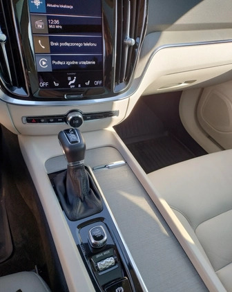 Volvo V60 Cross Country cena 149700 przebieg: 26000, rok produkcji 2021 z Margonin małe 277